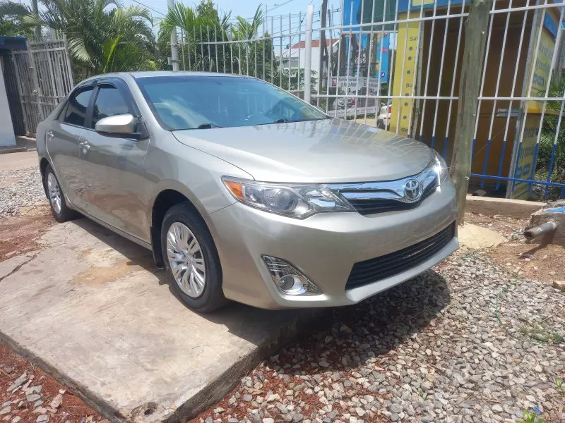 Toyota Camry   - 2014