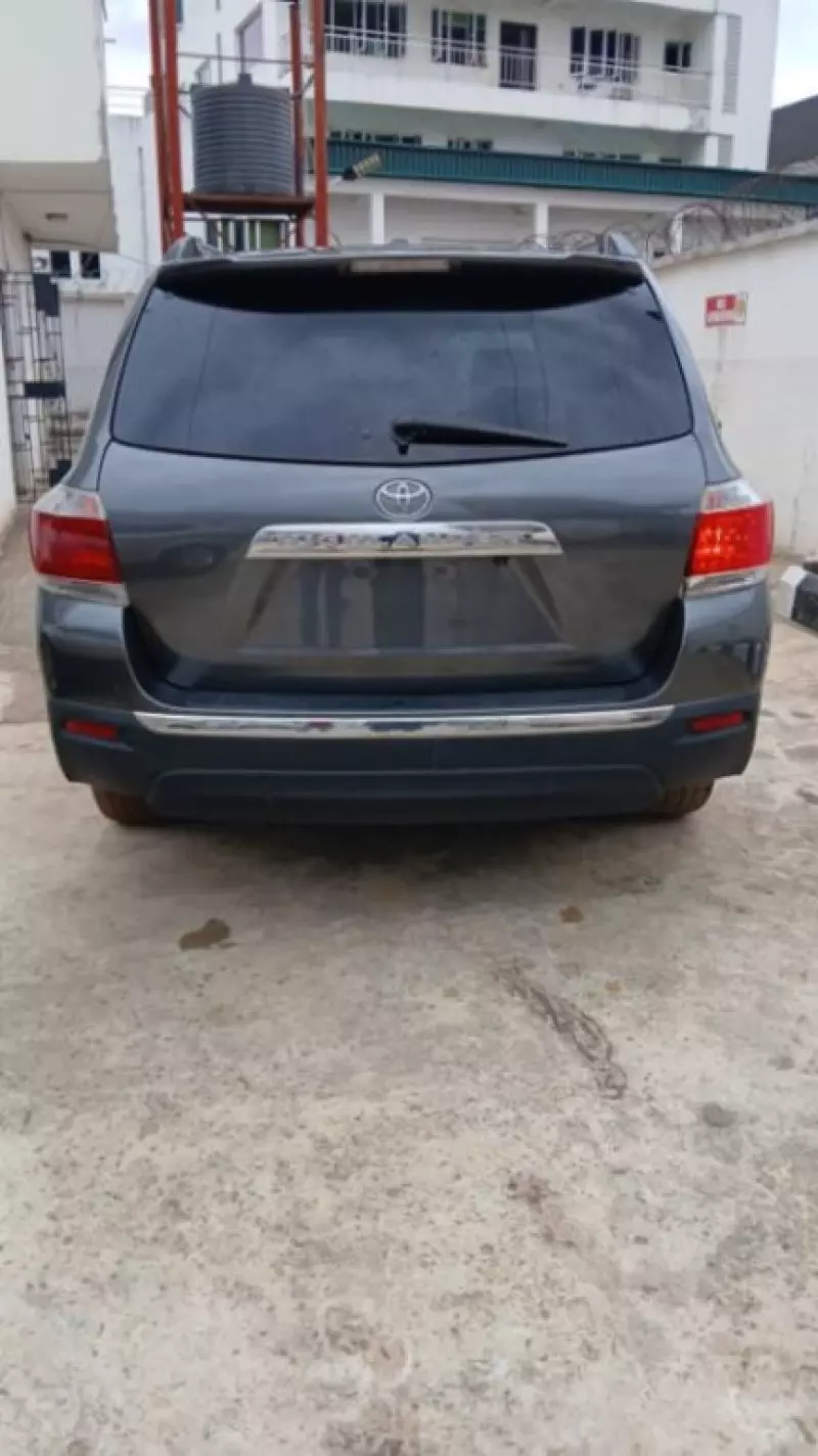 Toyota Highlander   - 2012