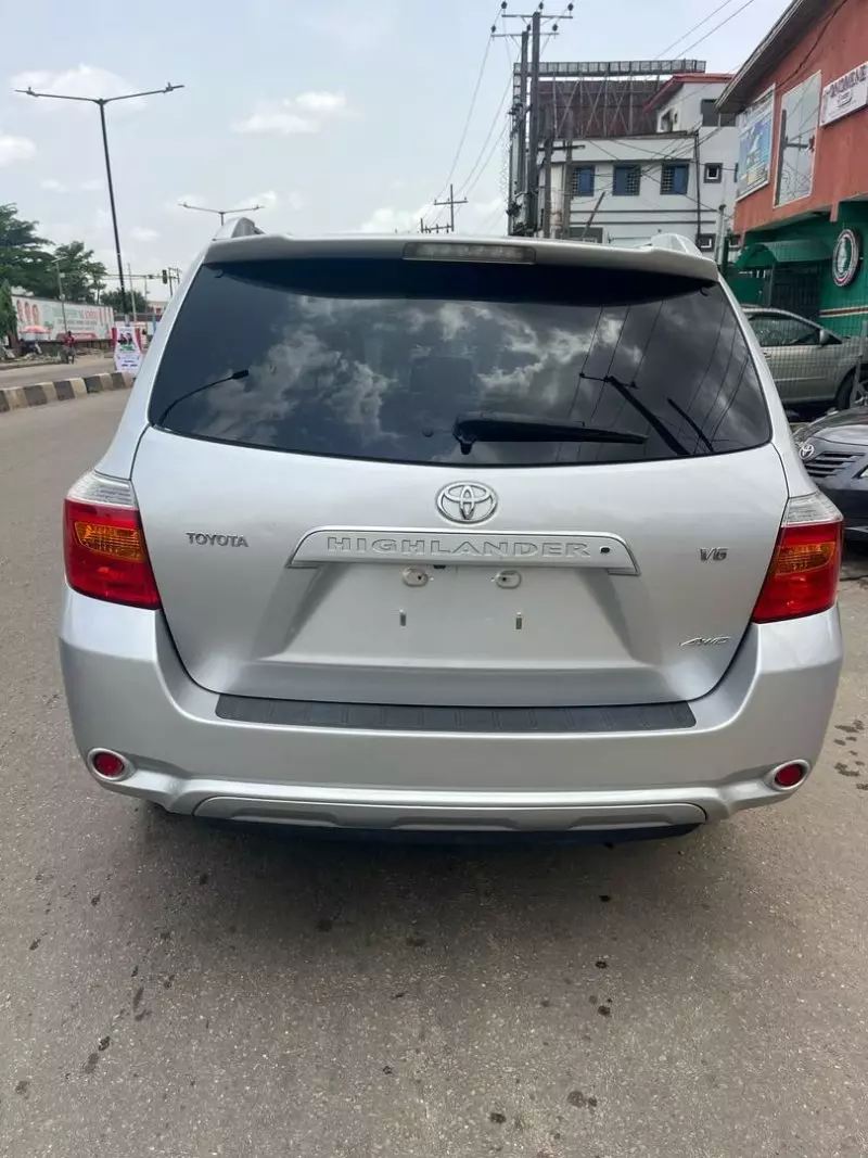 Toyota Highlander   - 2009