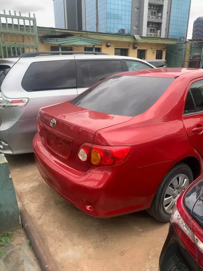Toyota Corolla   - 2010