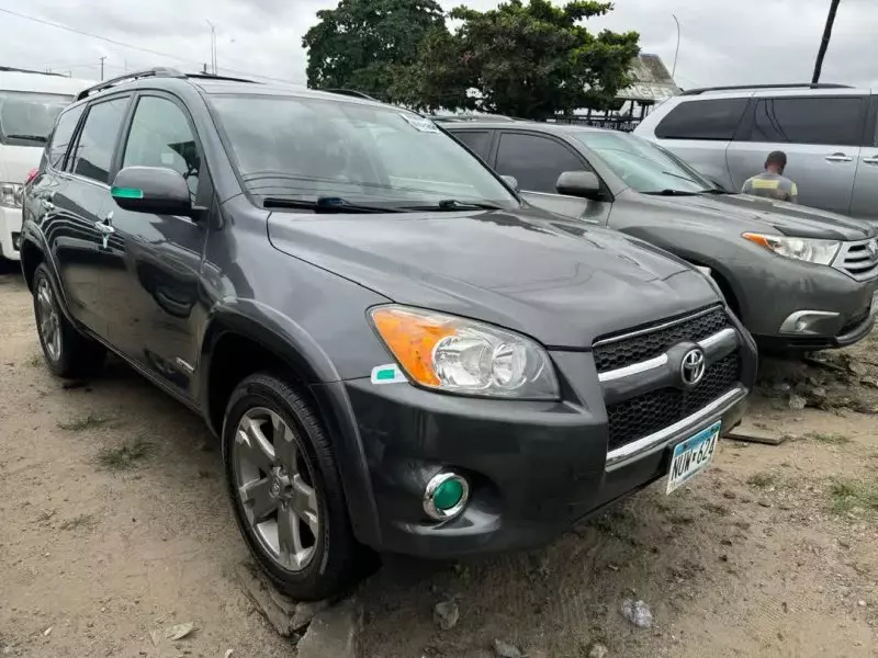 Toyota RAV 4   - 2011