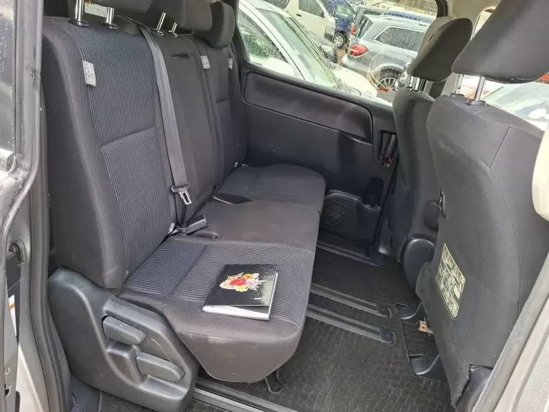 Toyota Noah   - 2014