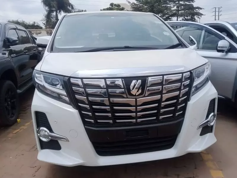 Toyota Alphard   - 2016