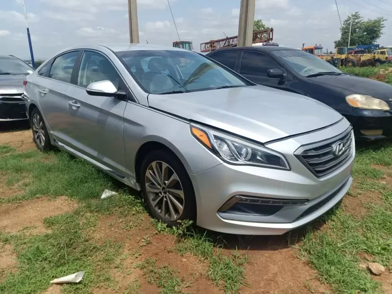 Hyundai Sonata   - 2015
