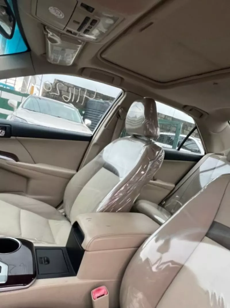 Toyota Camry   - 2012