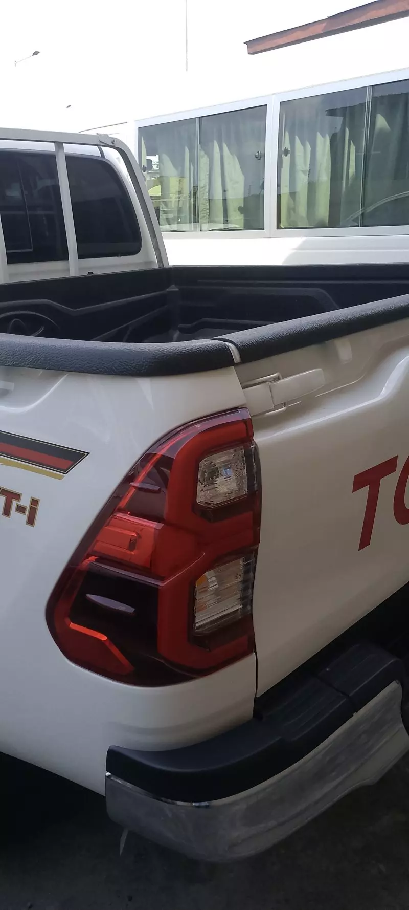 Toyota Hilux   - 2024
