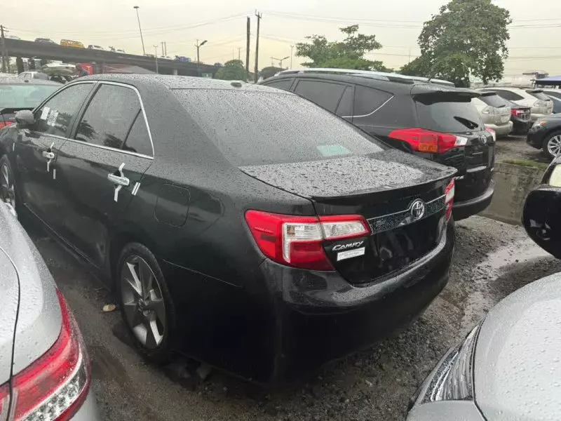 Toyota Camry   - 2012