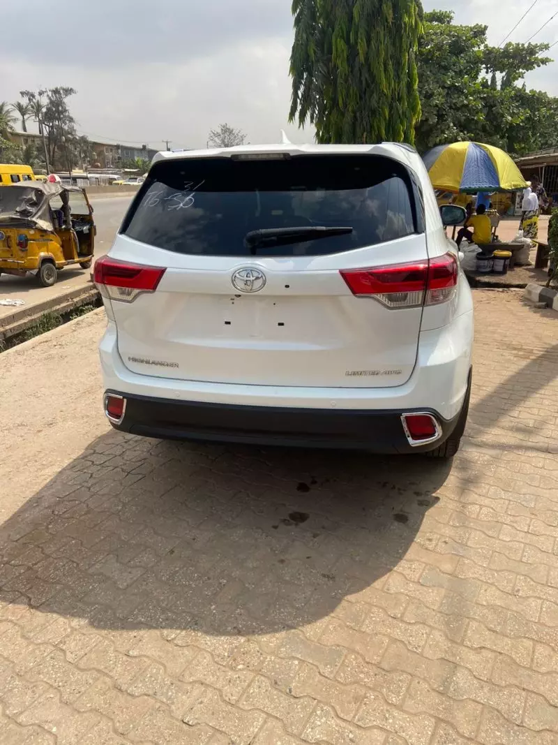 Toyota Highlander   - 2015