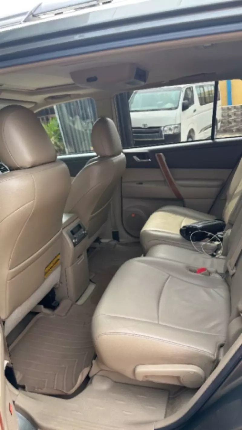 Toyota Highlander   - 2010