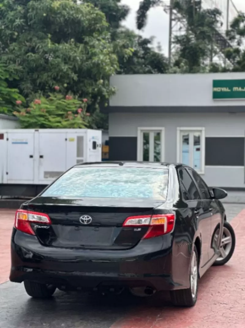 Toyota Camry   - 2012