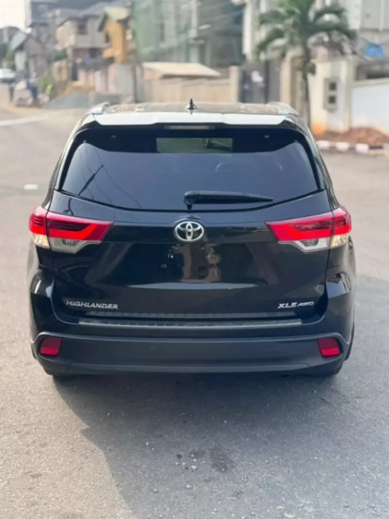 Toyota Highlander   - 2016