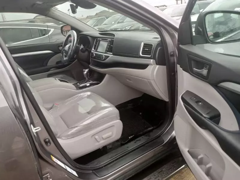 Toyota Highlander   - 2019