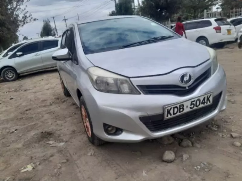 Toyota Vitz   - 2013