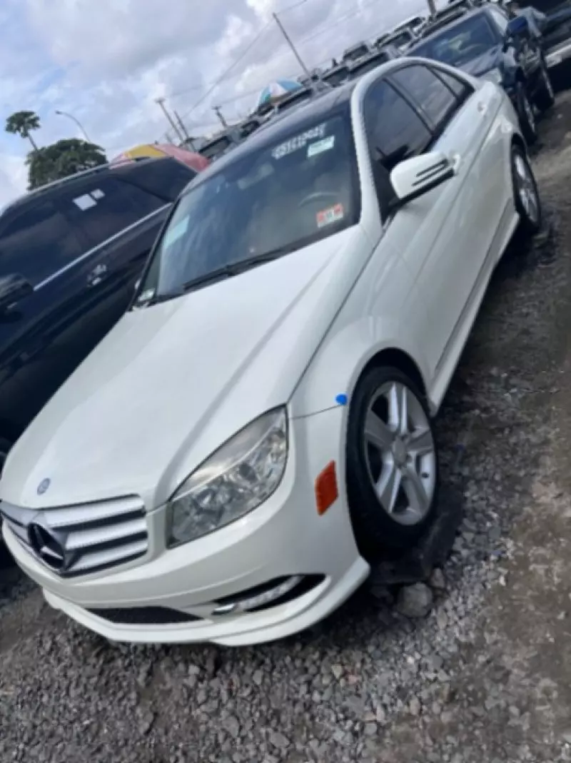 Mercedes-Benz C 300   - 2011