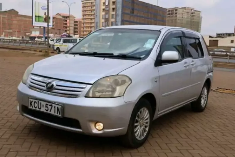 Toyota Raum    - 2012