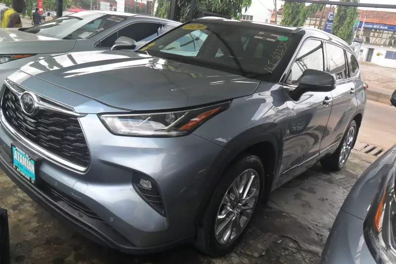 Toyota Highlander   - 2020