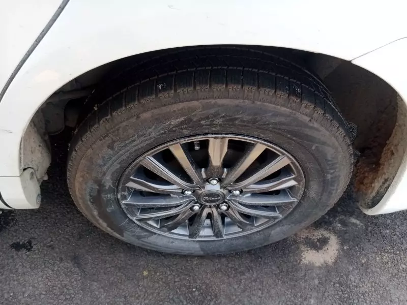 Toyota Noah   - 2012