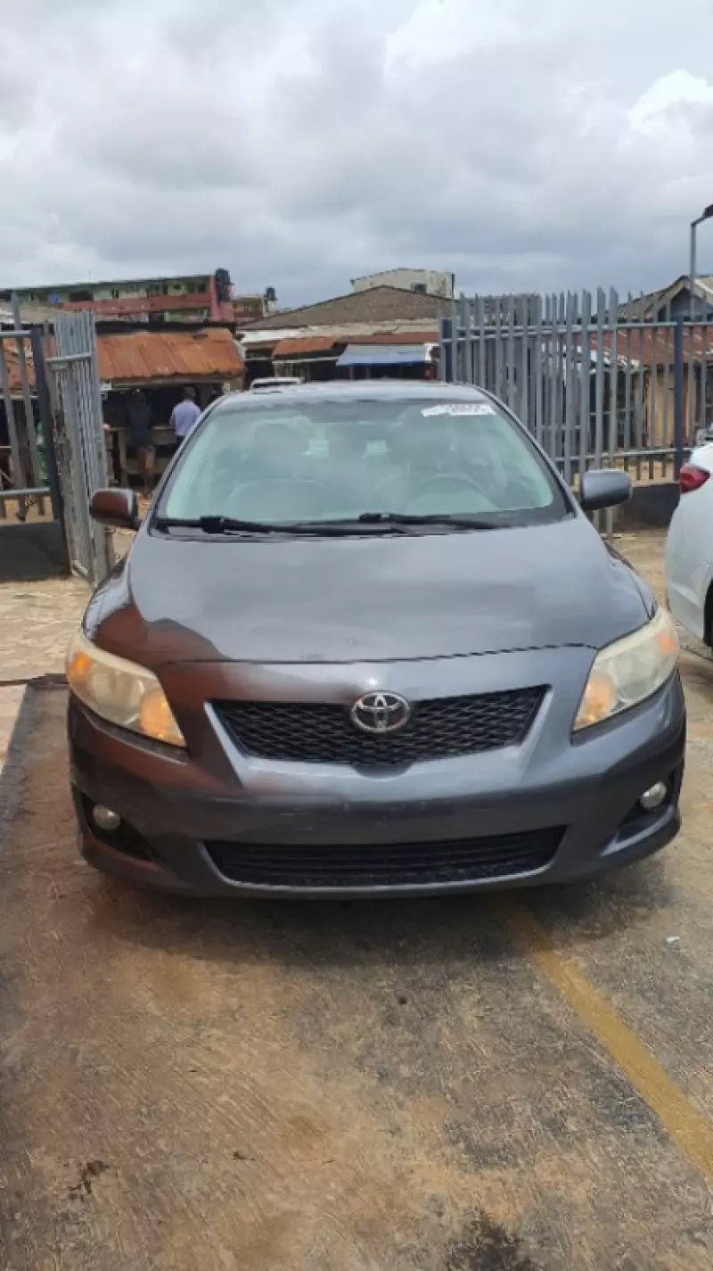 Toyota Corolla   - 2010