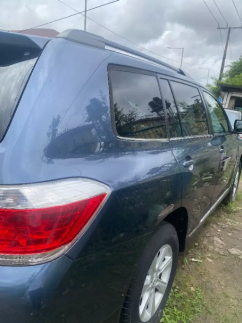 Toyota Highlander   - 2013