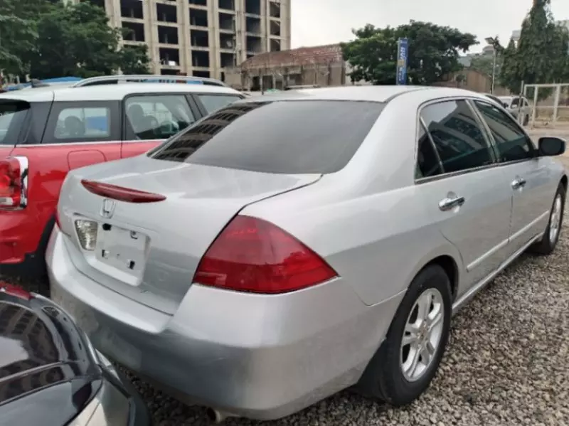 Honda Accord   - 2006