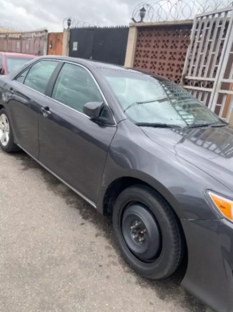 Toyota Camry   - 2013