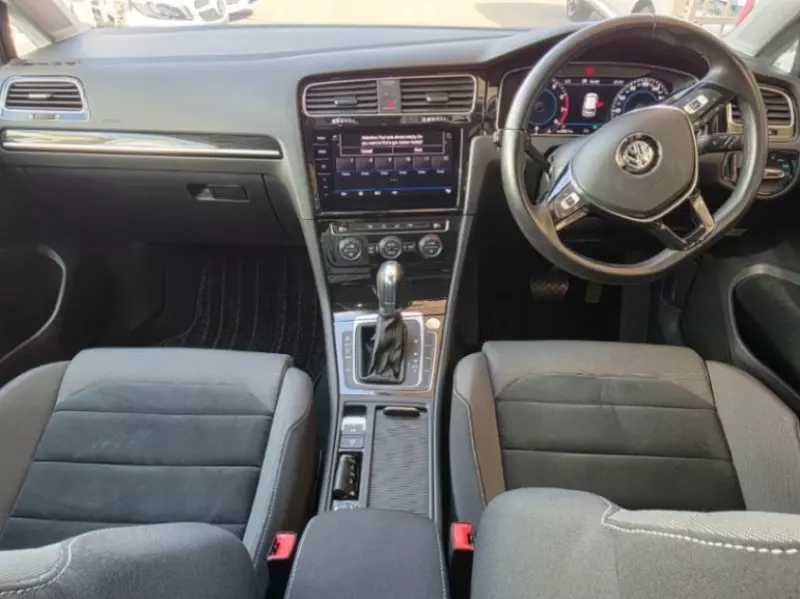 Volkswagen Golf   - 2018