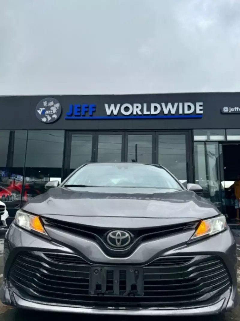 Toyota Camry   - 2018
