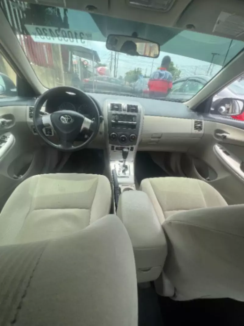 Toyota corolla   - 2011