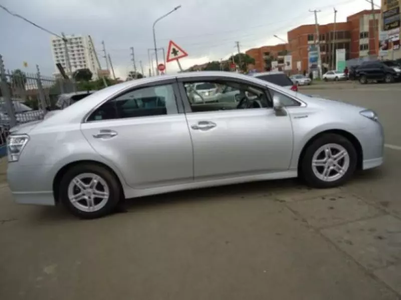 Toyota sai hybrid   - 2011