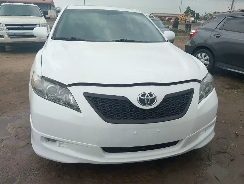 Toyota Camry   - 2009