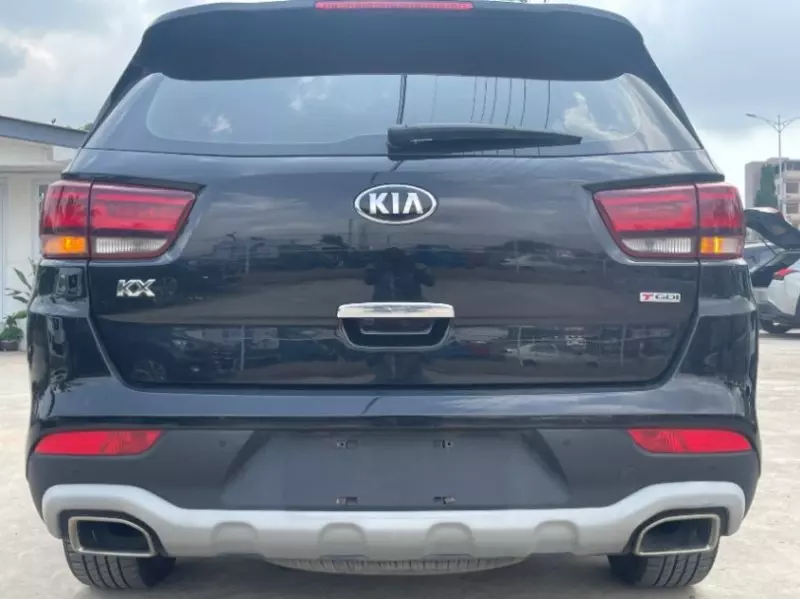 KIA Borrego   - 2017