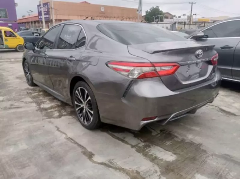 Toyota Camry   - 2018