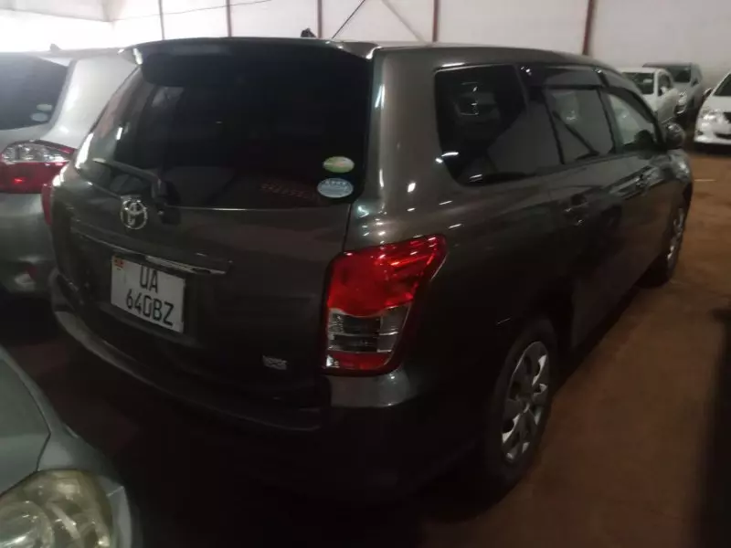 Toyota Fielder    - 2010