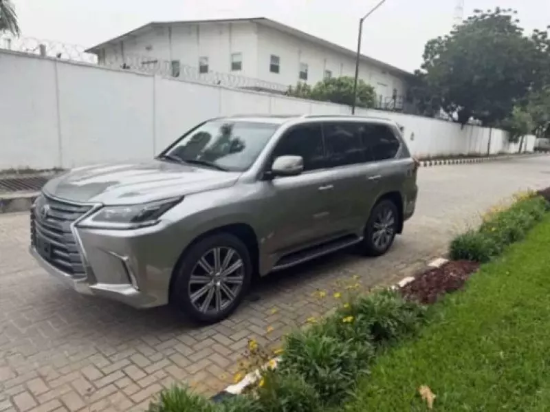 Lexus LX 570   - 2017