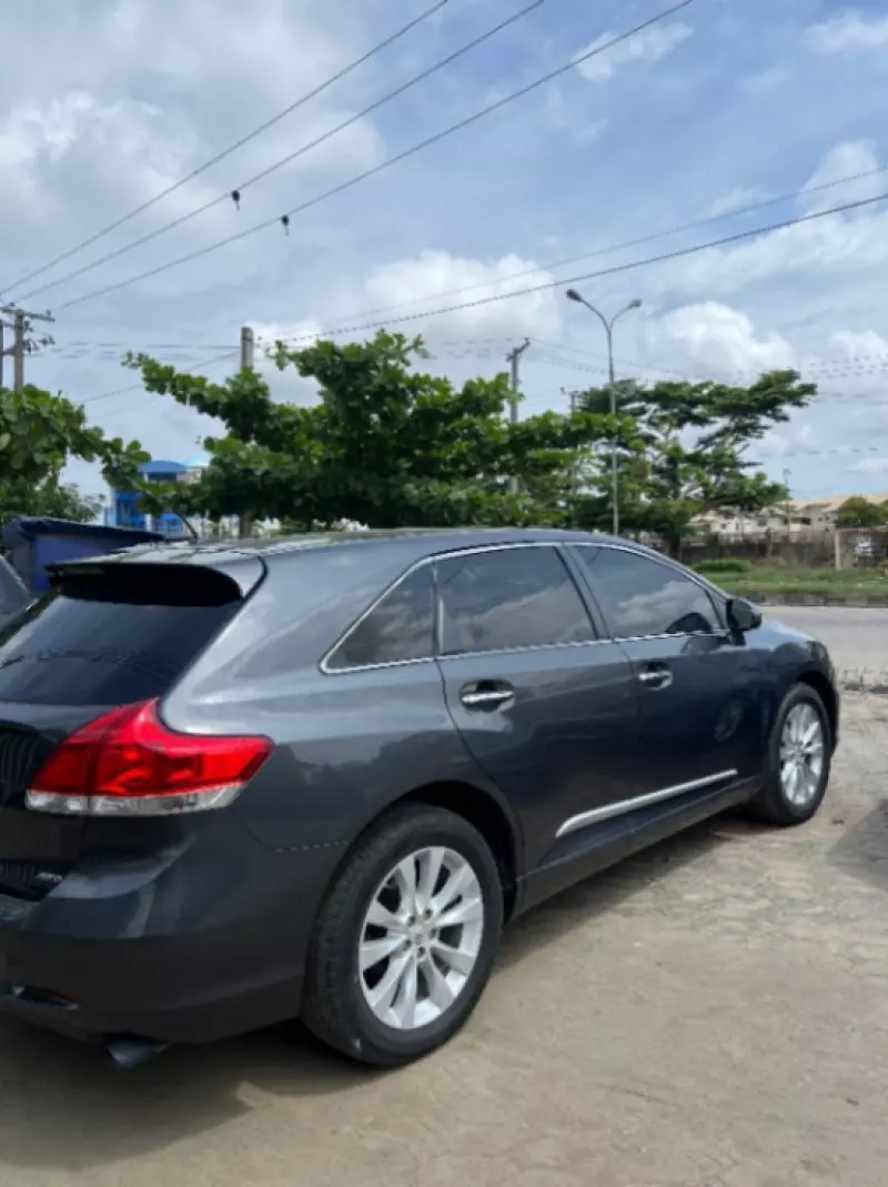 Toyota Venza   - 2011