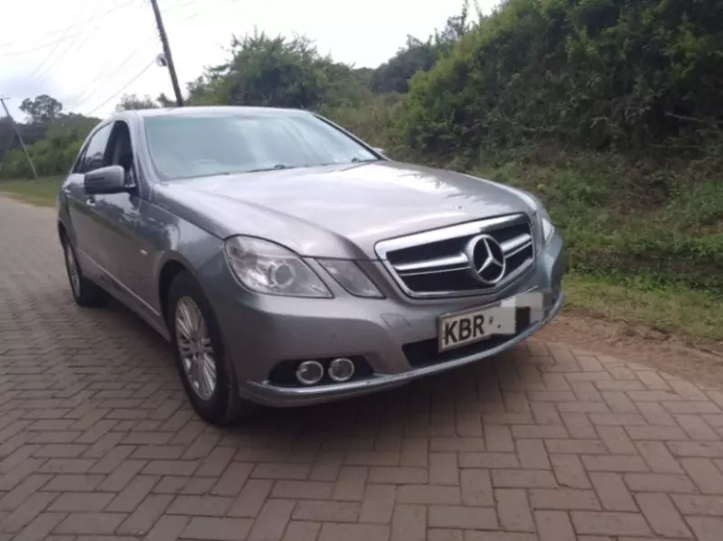 Mercedes-Benz E200   - 2010
