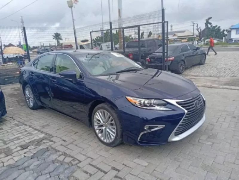 Lexus ES 350   - 2015