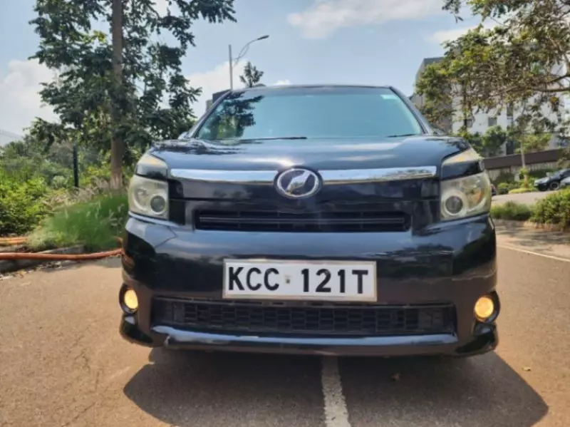 Toyota Voxy    - 2008