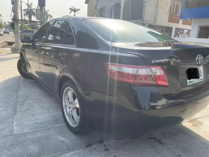 Toyota Camry   - 2009