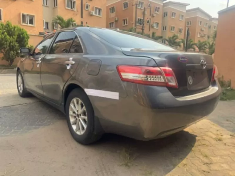 Toyota Camry   - 2011