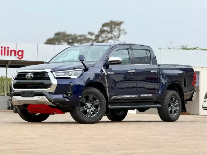 Toyota Hilux   - 2021