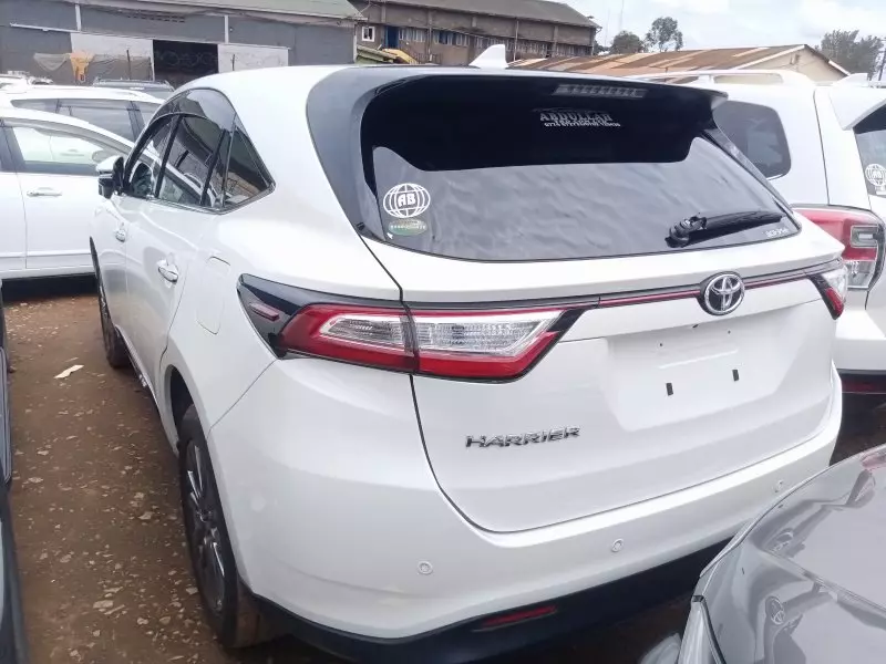 Toyota Harrier   - 2017