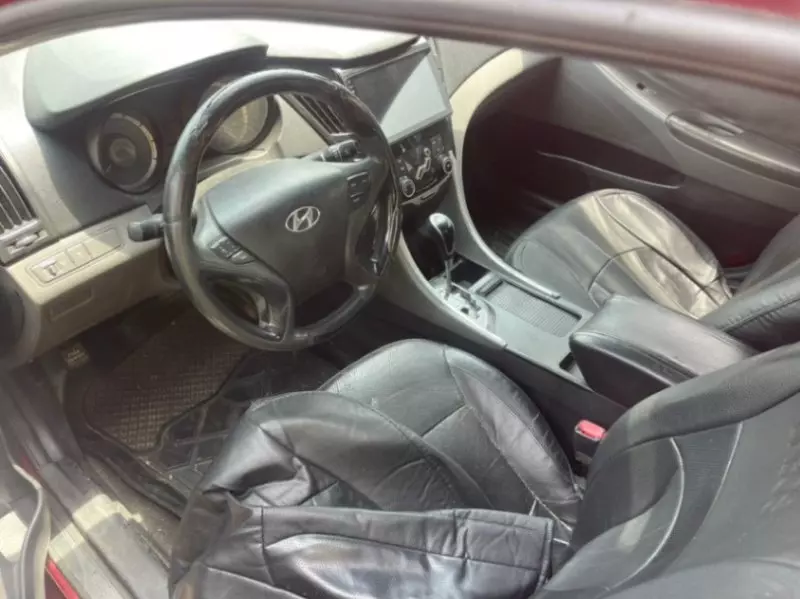 Hyundai Sonata   - 2011