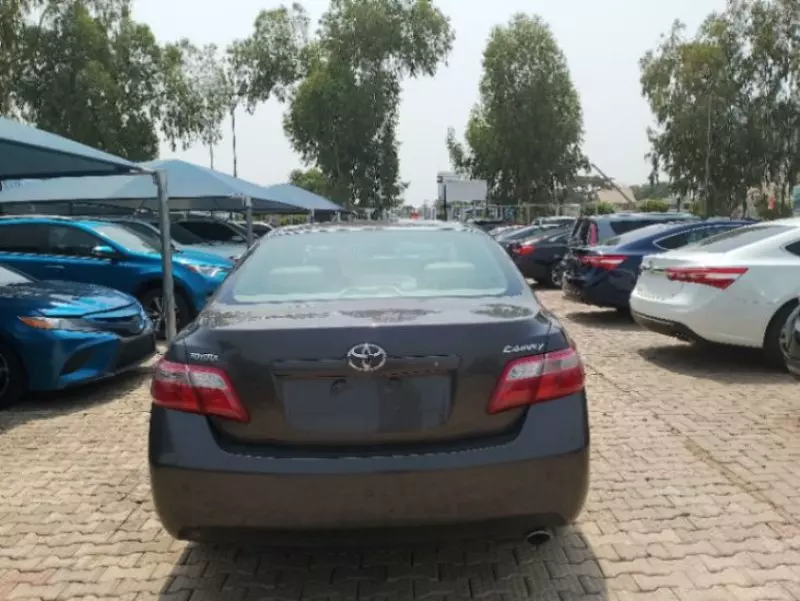 Toyota Camry   - 2011
