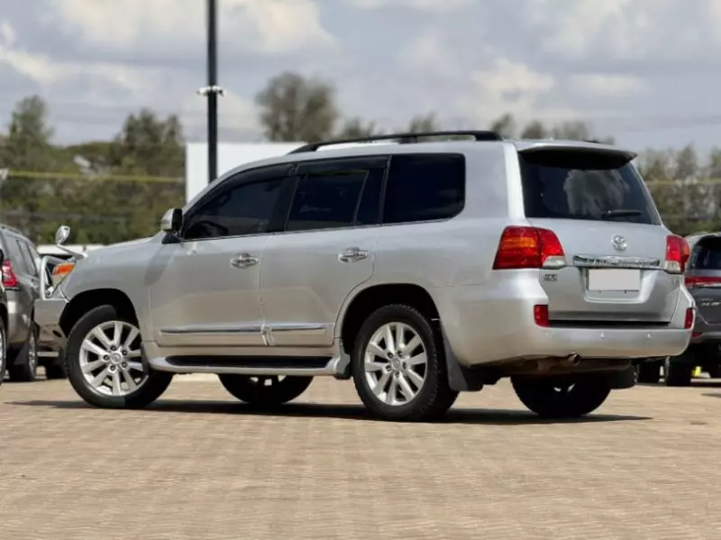 Toyota Land Cruiser V8   - 2014