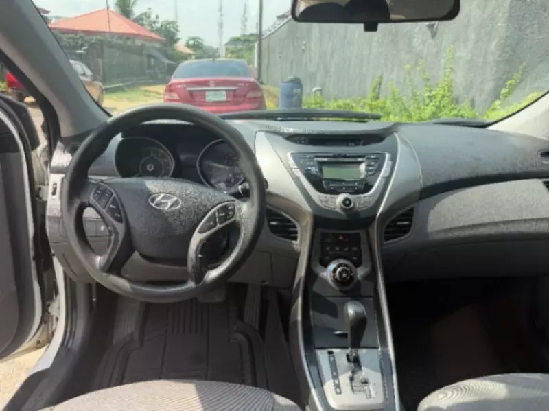 Hyundai Elantra - 2013