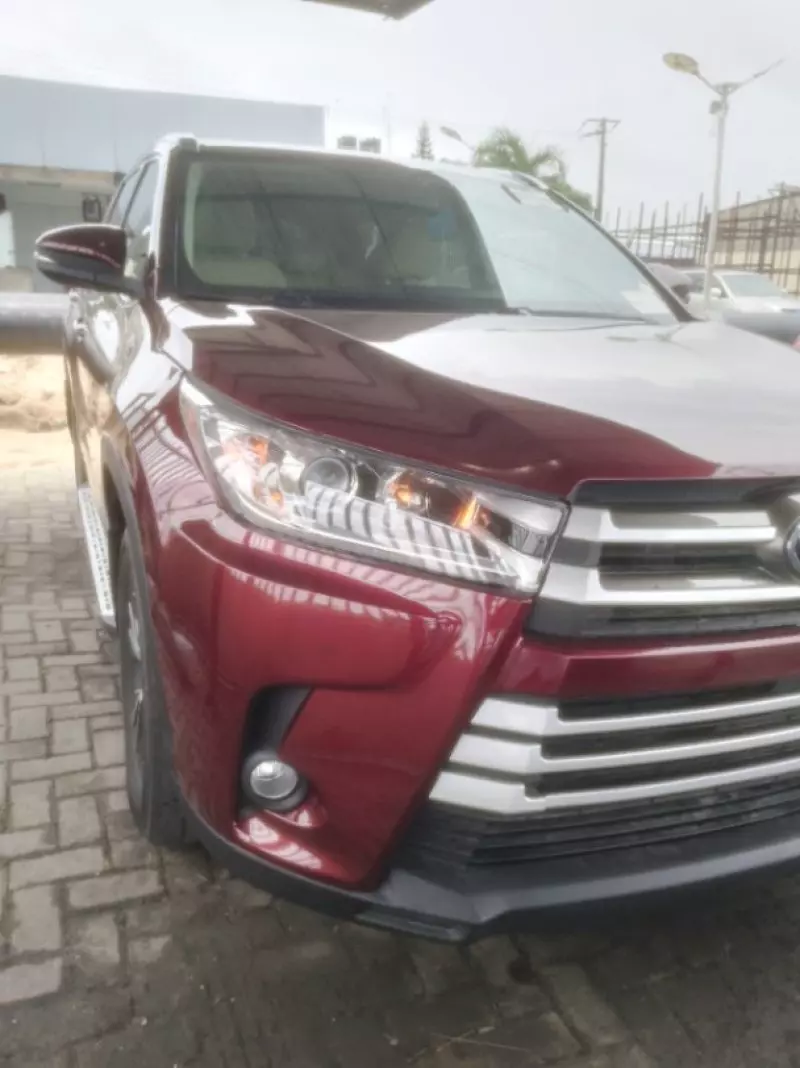 Toyota Highlander   - 2016