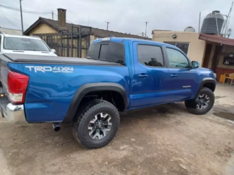 Toyota Tacoma   - 2017