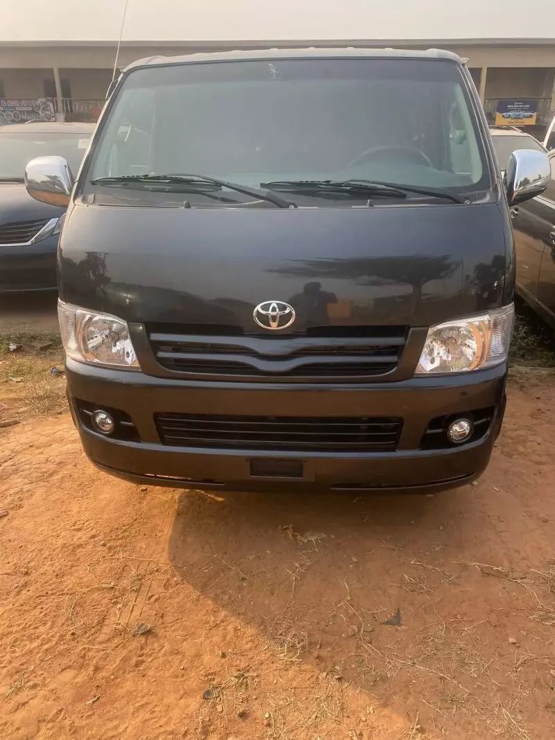 Toyota Hiace   - 2013