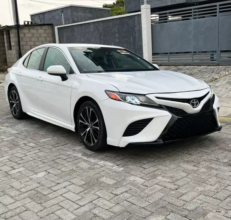Toyota Camry   - 2018